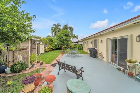 House in Miami Lakes, Florida 3 bedrooms, 141.49 sq.m. № 1921718 - photo 19