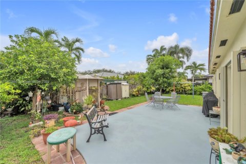 House in Miami Lakes, Florida 3 bedrooms, 141.49 sq.m. № 1921718 - photo 21