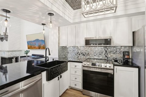 Touwnhouse à vendre à Safety Harbor, Floride: 2 chambres, 131.46 m2 № 1796814 - photo 11