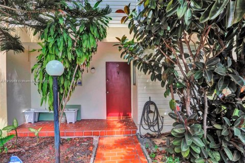 Touwnhouse à vendre à Hollywood, Floride: 4 chambres, 157.93 m2 № 1974992 - photo 4