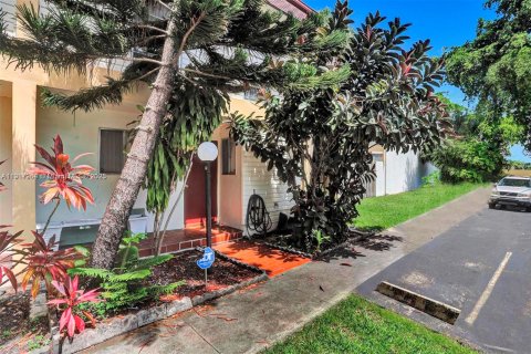 Touwnhouse à vendre à Hollywood, Floride: 4 chambres, 157.93 m2 № 1974992 - photo 3