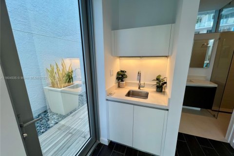 Condo in Miami, Florida  № 1743988 - photo 11