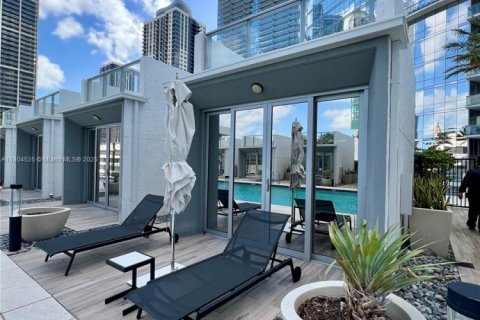 Condo in Miami, Florida  № 1743988 - photo 16