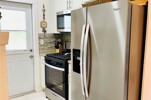 House in West Park, Florida 3 bedrooms, 88.44 sq.m. № 1796283 - photo 6