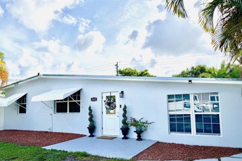 House in West Park, Florida 3 bedrooms, 88.44 sq.m. № 1796283 - photo 1