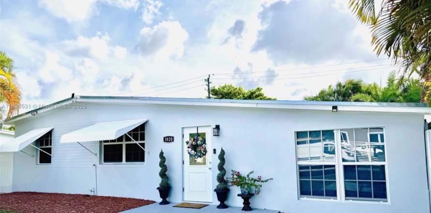 House in West Park, Florida 3 bedrooms, 88.44 sq.m. № 1796283
