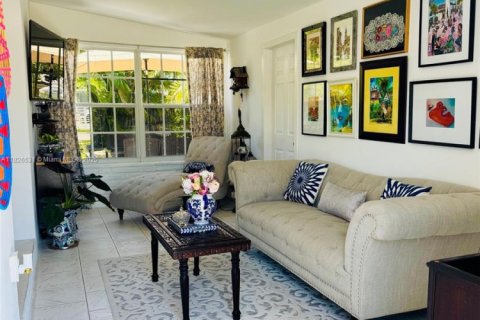 House in West Park, Florida 3 bedrooms, 88.44 sq.m. № 1796283 - photo 2