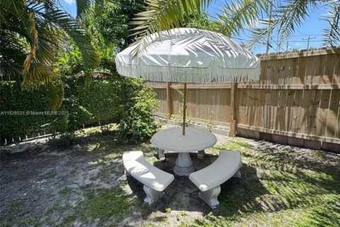 House in West Park, Florida 3 bedrooms, 88.44 sq.m. № 1796283 - photo 18