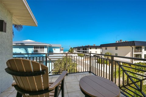 House in Bradenton Beach, Florida 4 bedrooms, 248.79 sq.m. № 2121651 - photo 27