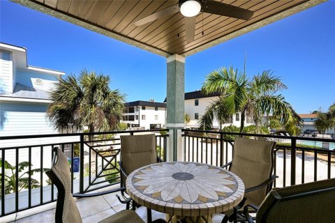 House in Bradenton Beach, Florida 4 bedrooms, 248.79 sq.m. № 2121651 - photo 16