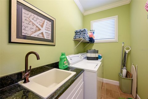 House in Bradenton Beach, Florida 4 bedrooms, 248.79 sq.m. № 2121651 - photo 28