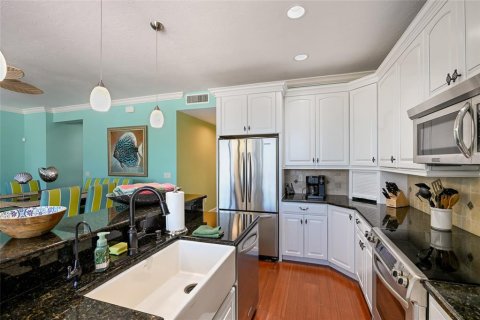 House in Bradenton Beach, Florida 4 bedrooms, 248.79 sq.m. № 2121651 - photo 11
