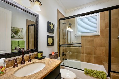 House in Bradenton Beach, Florida 4 bedrooms, 248.79 sq.m. № 2121651 - photo 14