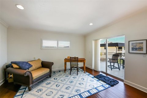 House in Bradenton Beach, Florida 4 bedrooms, 248.79 sq.m. № 2121651 - photo 19