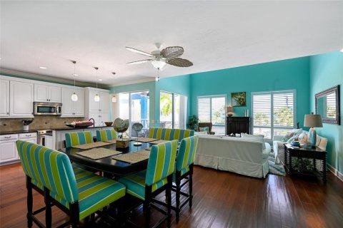 House in Bradenton Beach, Florida 4 bedrooms, 248.79 sq.m. № 2121651 - photo 8