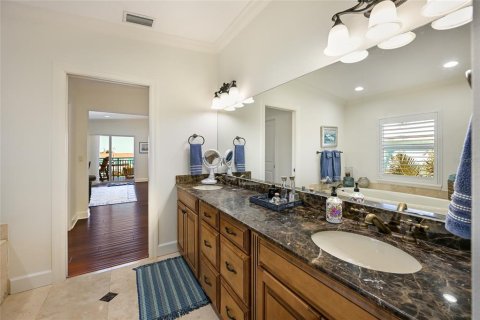 House in Bradenton Beach, Florida 4 bedrooms, 248.79 sq.m. № 2121651 - photo 23