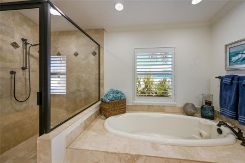 House in Bradenton Beach, Florida 4 bedrooms, 248.79 sq.m. № 2121651 - photo 22