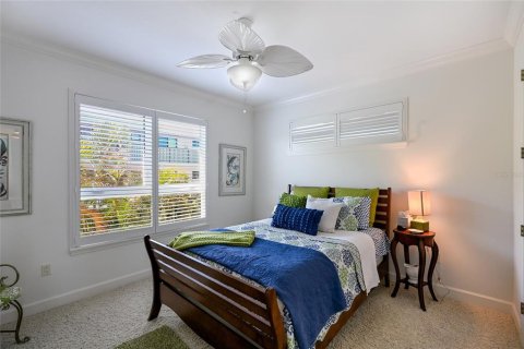 House in Bradenton Beach, Florida 4 bedrooms, 248.79 sq.m. № 2121651 - photo 12