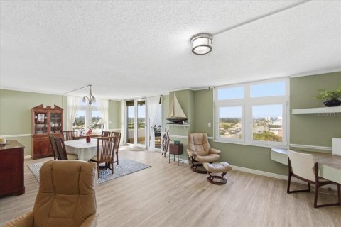Condominio en venta en Ormond Beach, Florida, 3 dormitorios, 193.42 m2 № 2105660 - foto 6