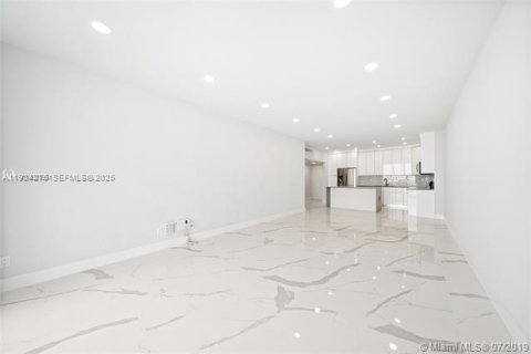 Снять в аренду кондоминиум в Санни-Айлс-Бич, Флорида 2 спальни, 141.68м2, № 1982521 - фото 8