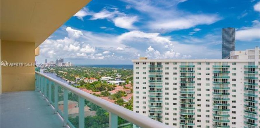 Кондоминиум с 2 спальнями в Санни-Айлс-Бич, Флорида № 1982521