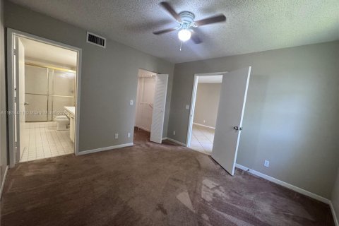 Condo in Pompano Beach, Florida, 2 bedrooms  № 1806063 - photo 15