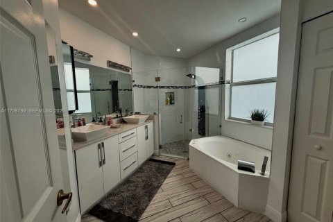 House in Homestead, Florida 3 bedrooms, 186.45 sq.m. № 2080506 - photo 25