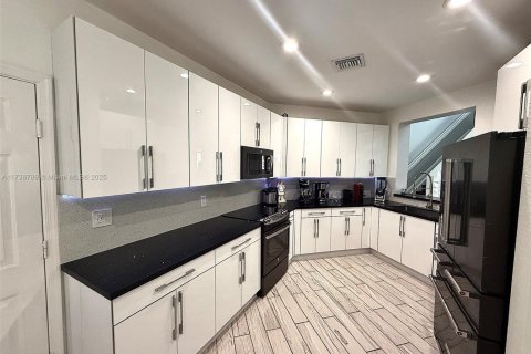 Casa en venta en Homestead, Florida, 3 dormitorios, 186.45 m2 № 2080506 - foto 7