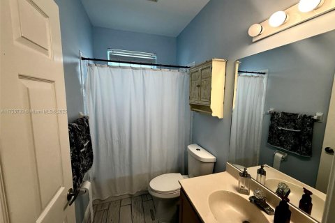 Casa en venta en Homestead, Florida, 3 dormitorios, 186.45 m2 № 2080506 - foto 17