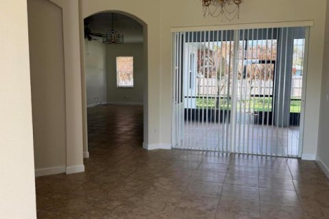 Casa en alquiler en Port St. Lucie, Florida, 4 dormitorios, 186.55 m2 № 2078286 - foto 2