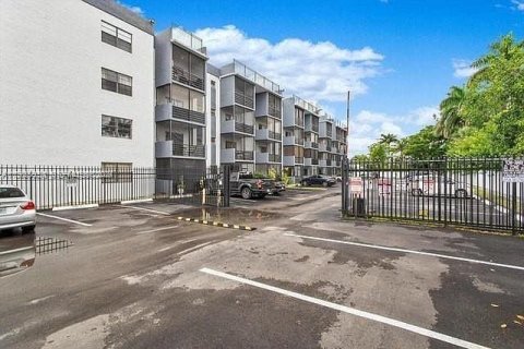 Condo à North Miami, Floride, 1 chambre  № 2088674
