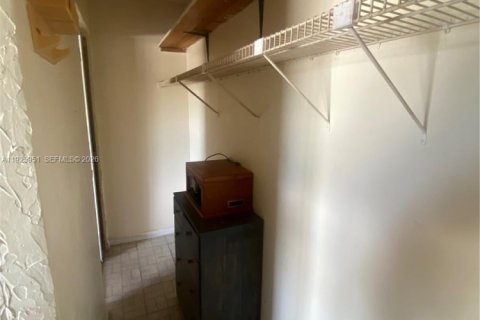Condominio en venta en North Miami, Florida, 1 dormitorio, 64.2 m2 № 2088674 - foto 8