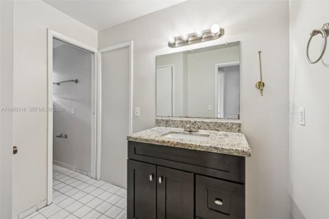 House in Boca Raton, Florida 4 bedrooms, 190.36 sq.m. № 2006756 - photo 29