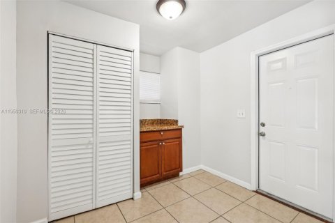 House in Boca Raton, Florida 4 bedrooms, 190.36 sq.m. № 2006756 - photo 8