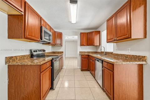 House in Boca Raton, Florida 4 bedrooms, 190.36 sq.m. № 2006756 - photo 10