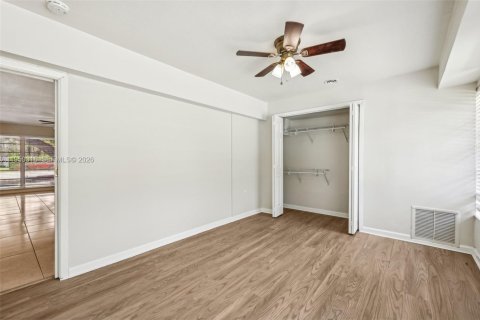 House in Boca Raton, Florida 4 bedrooms, 190.36 sq.m. № 2006756 - photo 17