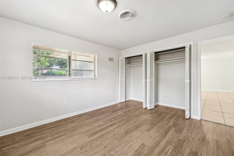 House in Boca Raton, Florida 4 bedrooms, 190.36 sq.m. № 2006756 - photo 24