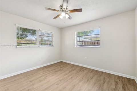 House in Boca Raton, Florida 4 bedrooms, 190.36 sq.m. № 2006756 - photo 26