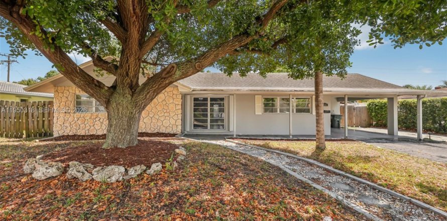 House in Boca Raton, Florida 4 bedrooms, 190.36 sq.m. № 2006756