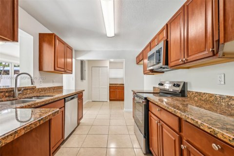 House in Boca Raton, Florida 4 bedrooms, 190.36 sq.m. № 2006756 - photo 7