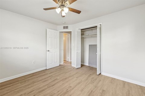 House in Boca Raton, Florida 4 bedrooms, 190.36 sq.m. № 2006756 - photo 28