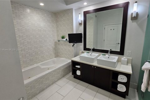 Condominio en venta en Doral, Florida, 1 dormitorio, 65.5 m2 № 1868597 - foto 16