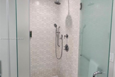 Condominio en venta en Doral, Florida, 1 dormitorio, 65.5 m2 № 1868597 - foto 19