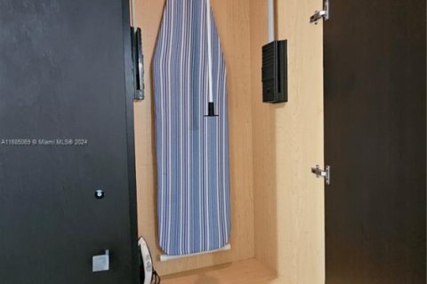 Condominio en venta en Doral, Florida, 1 dormitorio, 65.5 m2 № 1868597 - foto 11