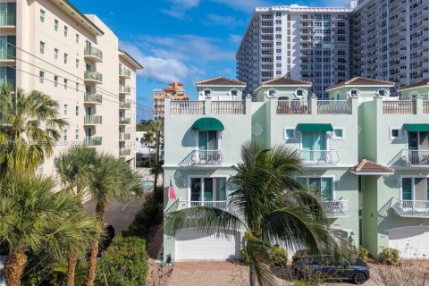 Townhouse in Pompano Beach, Florida 3 bedrooms, 221.94 sq.m. № 2010401