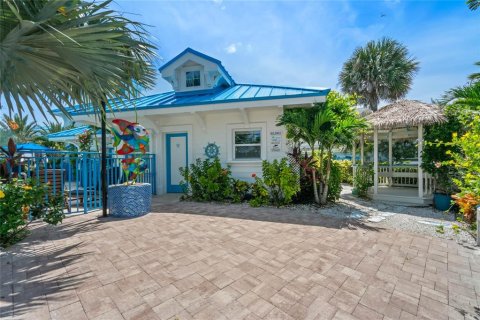 Commercial property in New Smyrna Beach, Florida 8 bedrooms, 373.84 sq.m. № 1363668 - photo 5