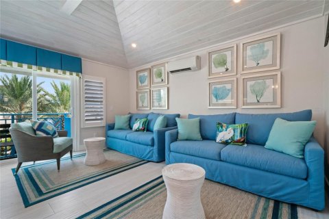 Commercial property in New Smyrna Beach, Florida 8 bedrooms, 373.84 sq.m. № 1363668 - photo 26