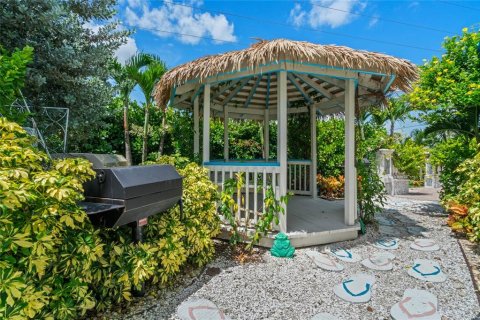 Commercial property in New Smyrna Beach, Florida 8 bedrooms, 373.84 sq.m. № 1363668 - photo 8