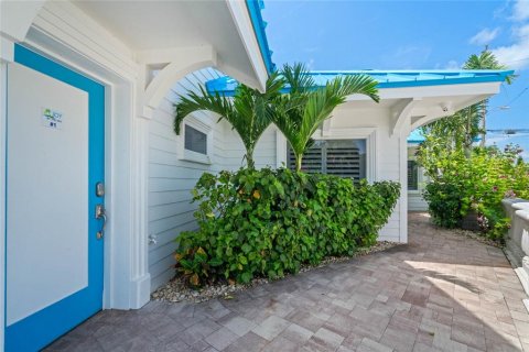 Commercial property in New Smyrna Beach, Florida 8 bedrooms, 373.84 sq.m. № 1363668 - photo 9