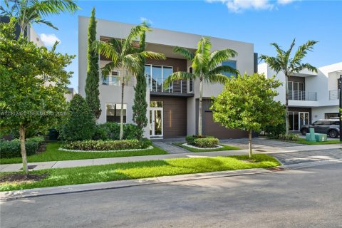 Villa ou maison à vendre à Doral, Floride: 4 chambres, 336.68 m2 № 2432558 - photo 2